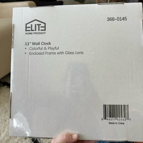 NWT COLORFUL QUARTZ WALL CLOCK - Picture 2 of 2